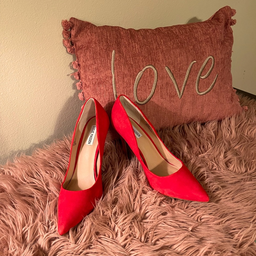 Sexy and chic Steve Madden heels- Ruby Red and Stunning